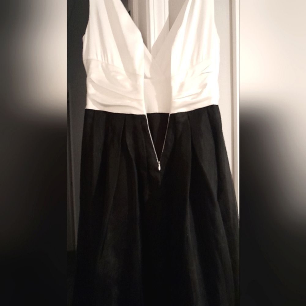 Vera Wang Formal Gown - Picture 5 of 9
